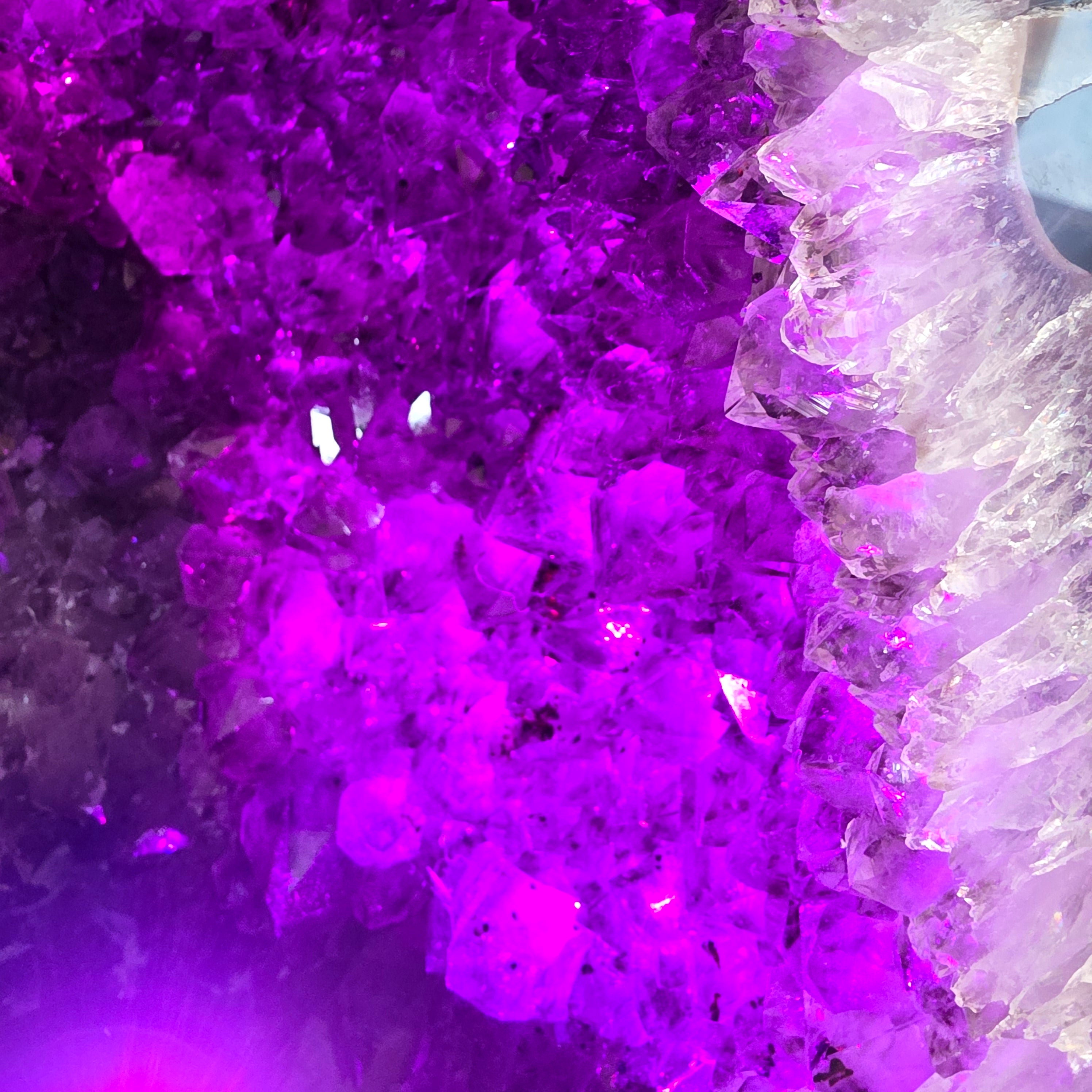 Amethyst +/- 42,7 kg 40x48,5x23 cm