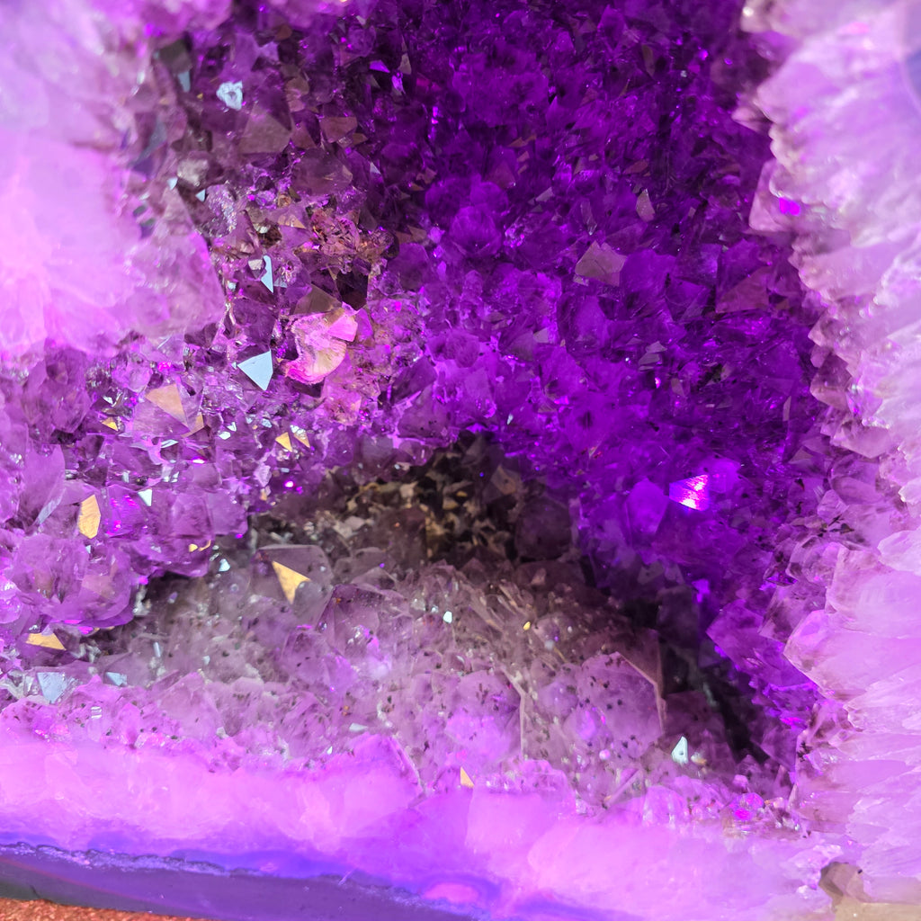 Amethyst +/- 42,7 kg 40x48,5x23 cm