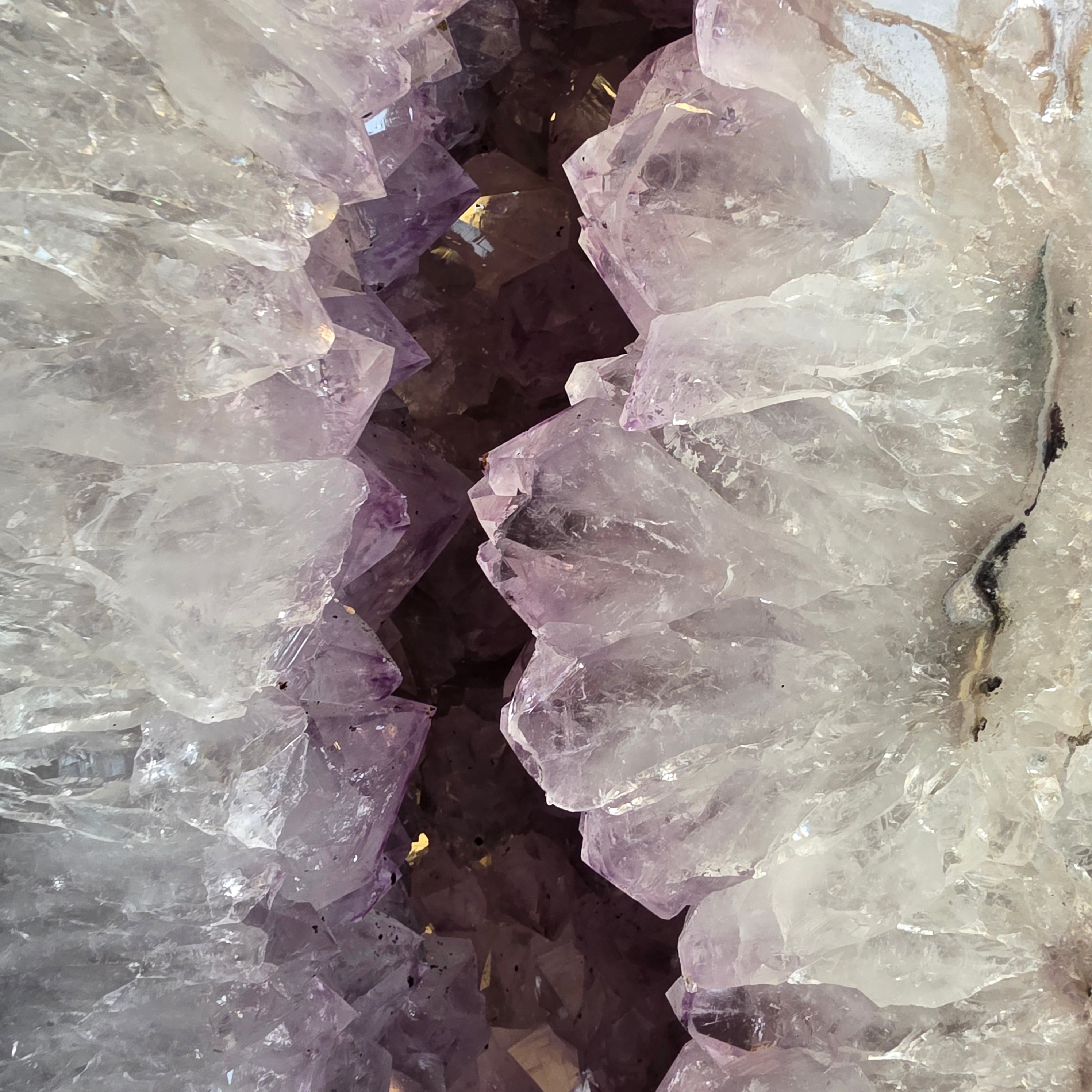 Amethyst +/- 41,45 kg 67,5x27x19 cm
