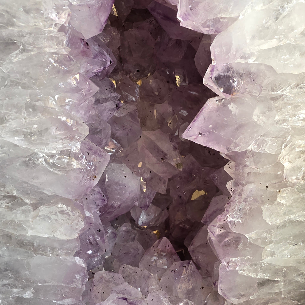 Amethyst +/- 41,45 kg 67,5x27x19 cm