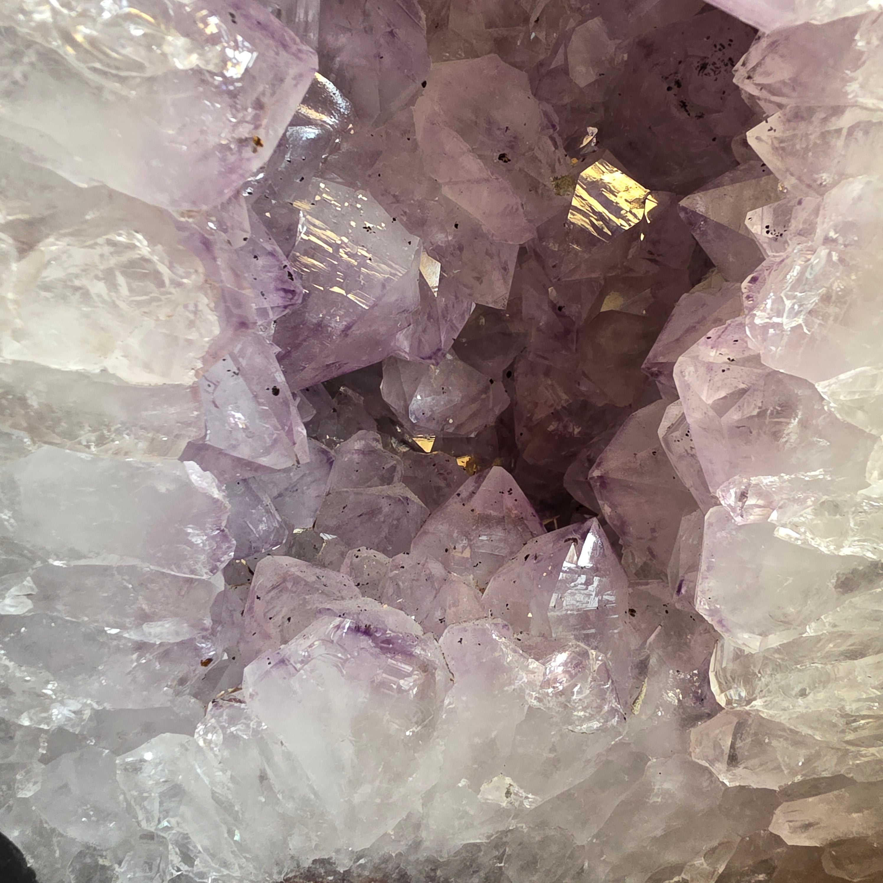Amethyst +/- 41,45 kg 67,5x27x19 cm