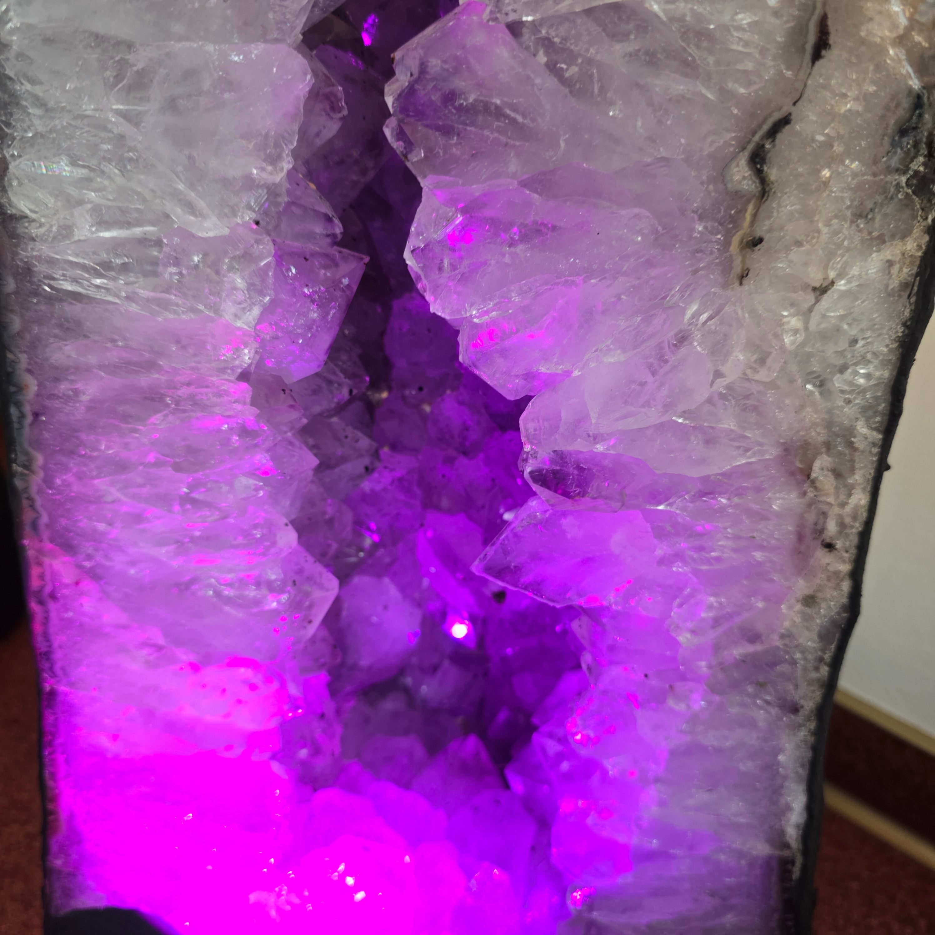 Amethyst +/- 41,45 kg 67,5x27x19 cm