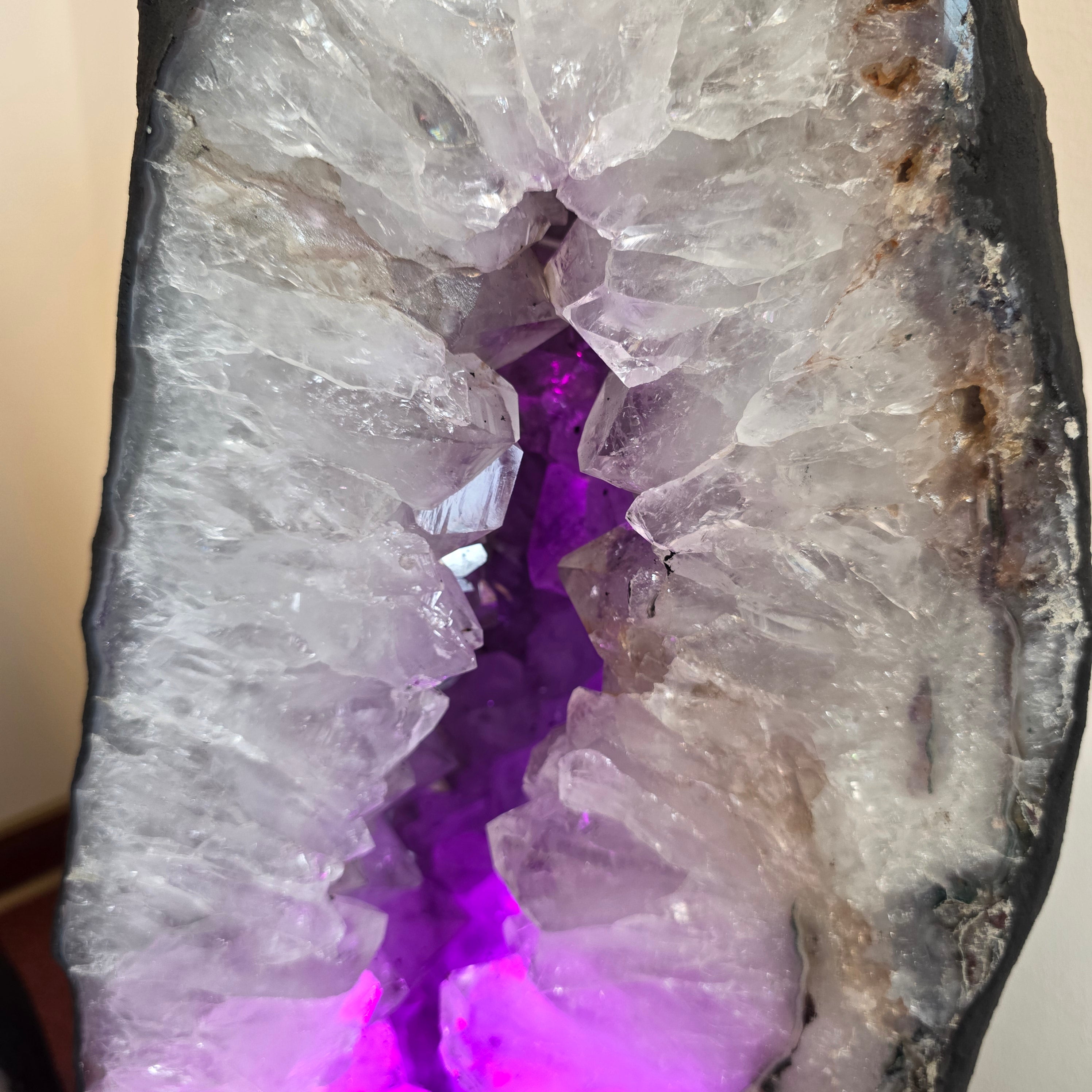 Amethyst +/- 41,45 kg 67,5x27x19 cm