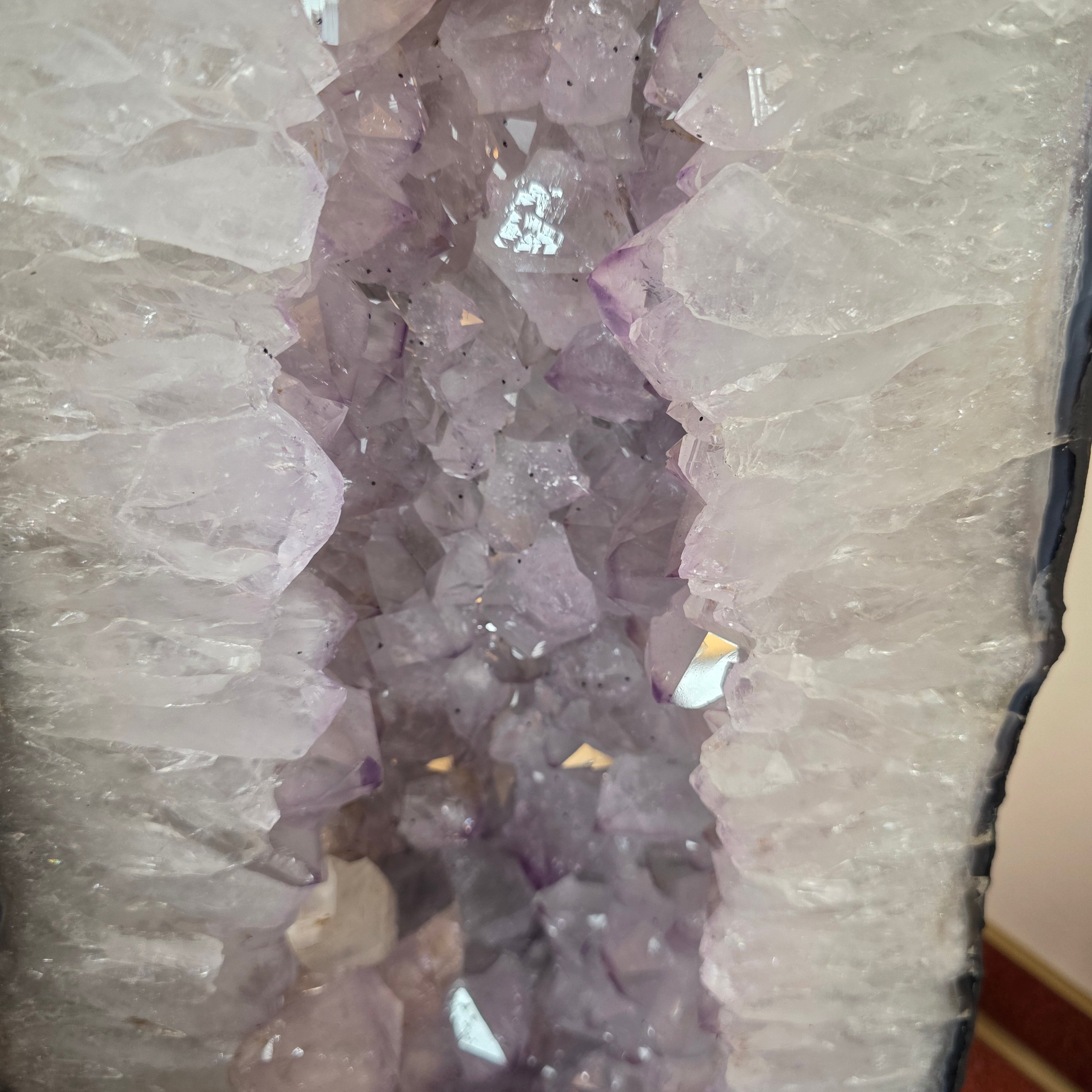 Amethyst +/- 37,7 kg 71x29x16 cm