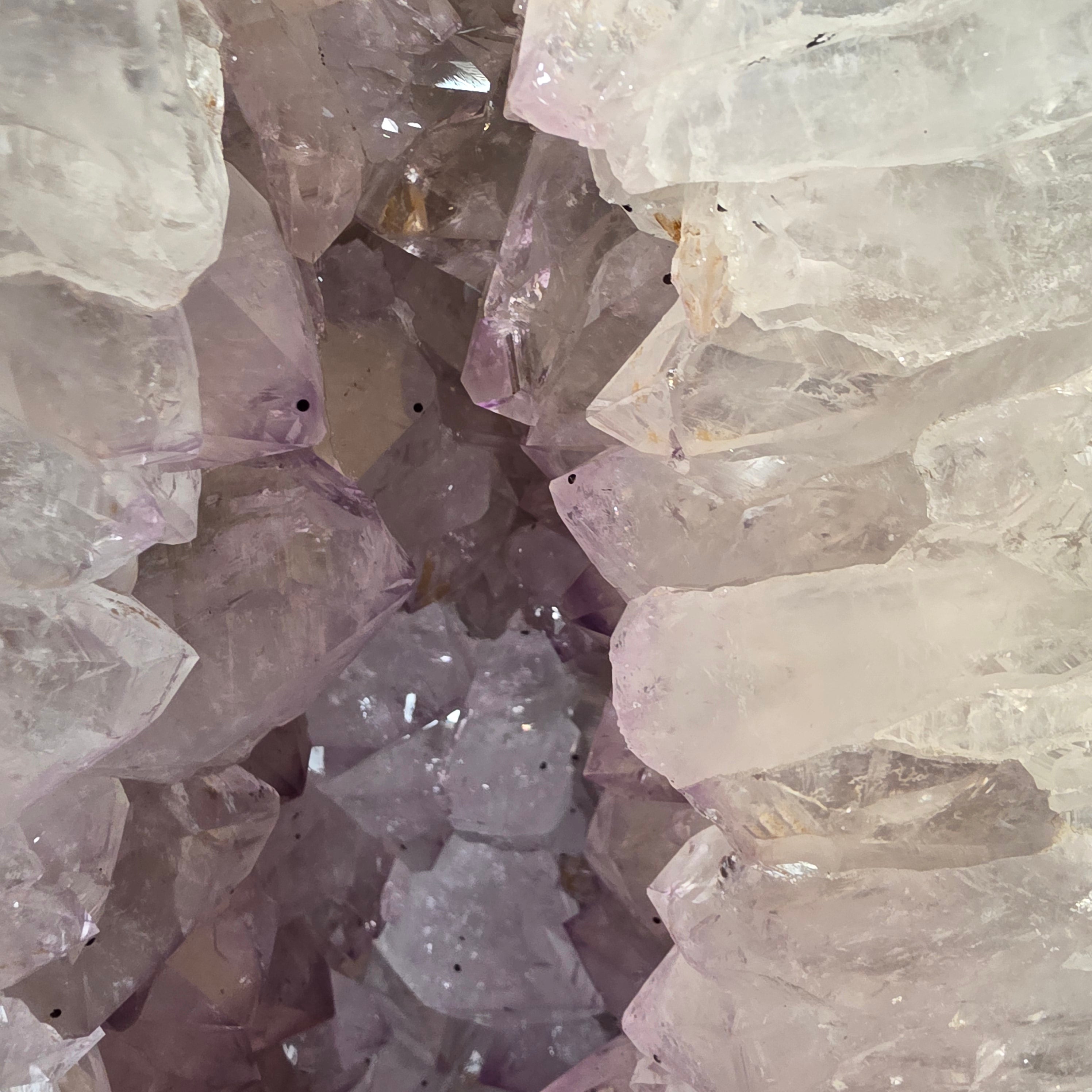Amethyst +/- 37,7 kg 71x29x16 cm