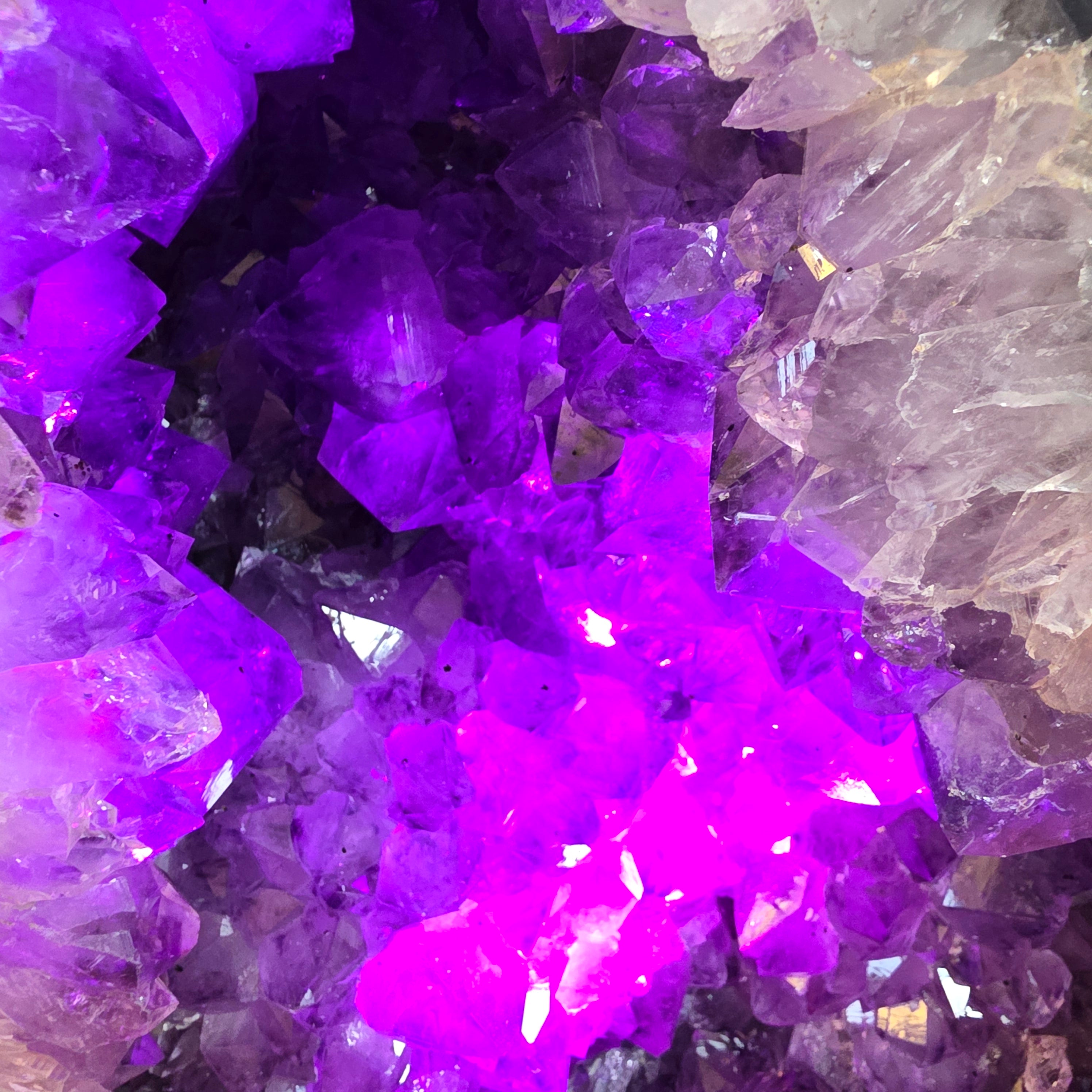 Amethyst +/- 32,65 kg 42,5x32x19 cm