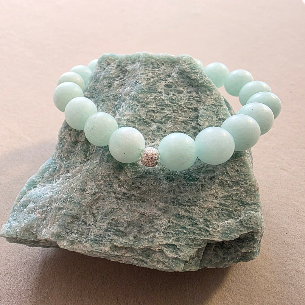 Jade (hellblau) & Silber – handgefertigtes Reiki-Kugelarmband +/- 10 mm