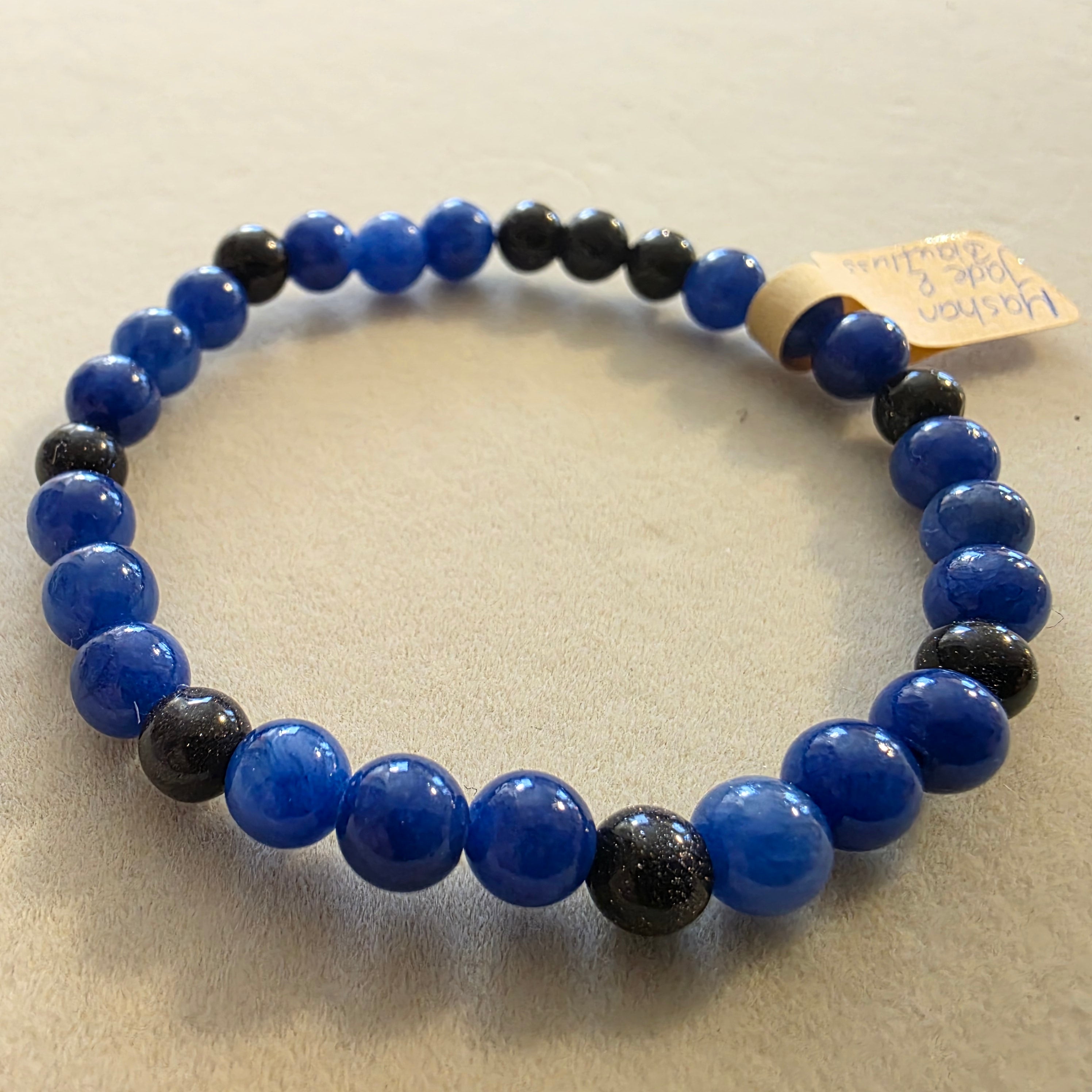 Mashan Jade (royalblau) & Blaufluss – handgefertigtes Reiki-Kugelarmband +/- 6 mm