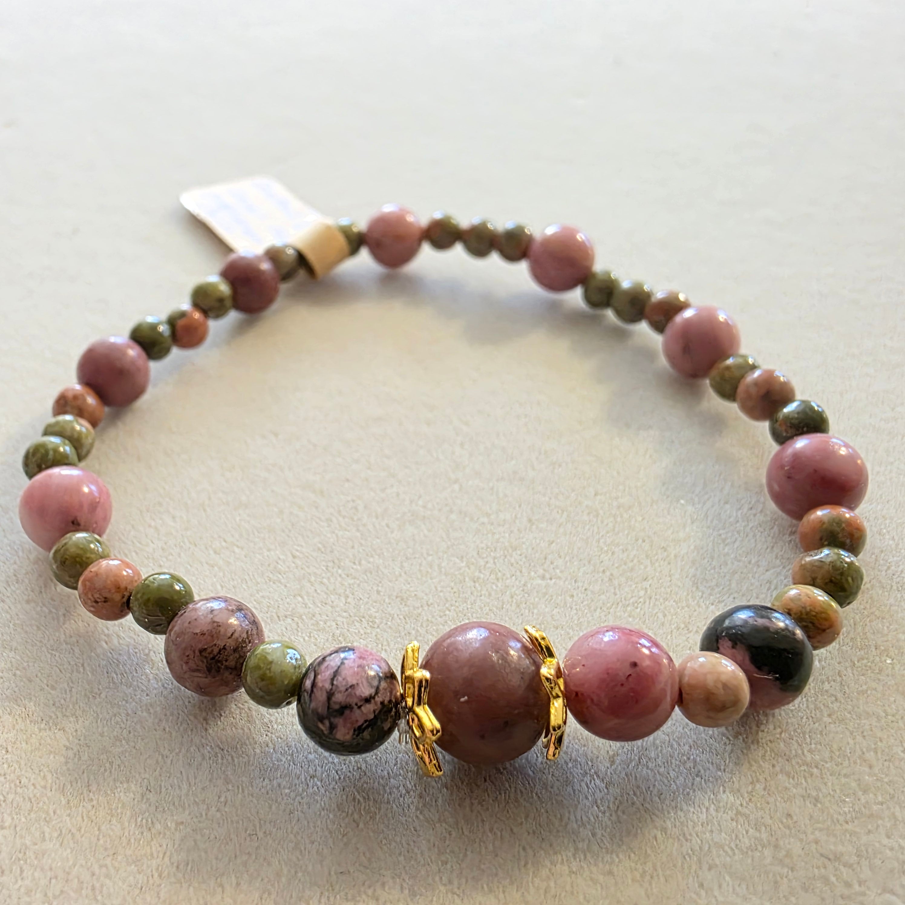 Unakit & Rhodonit – handgefertigtes Reiki-Kugelarmband +/- 4 mm