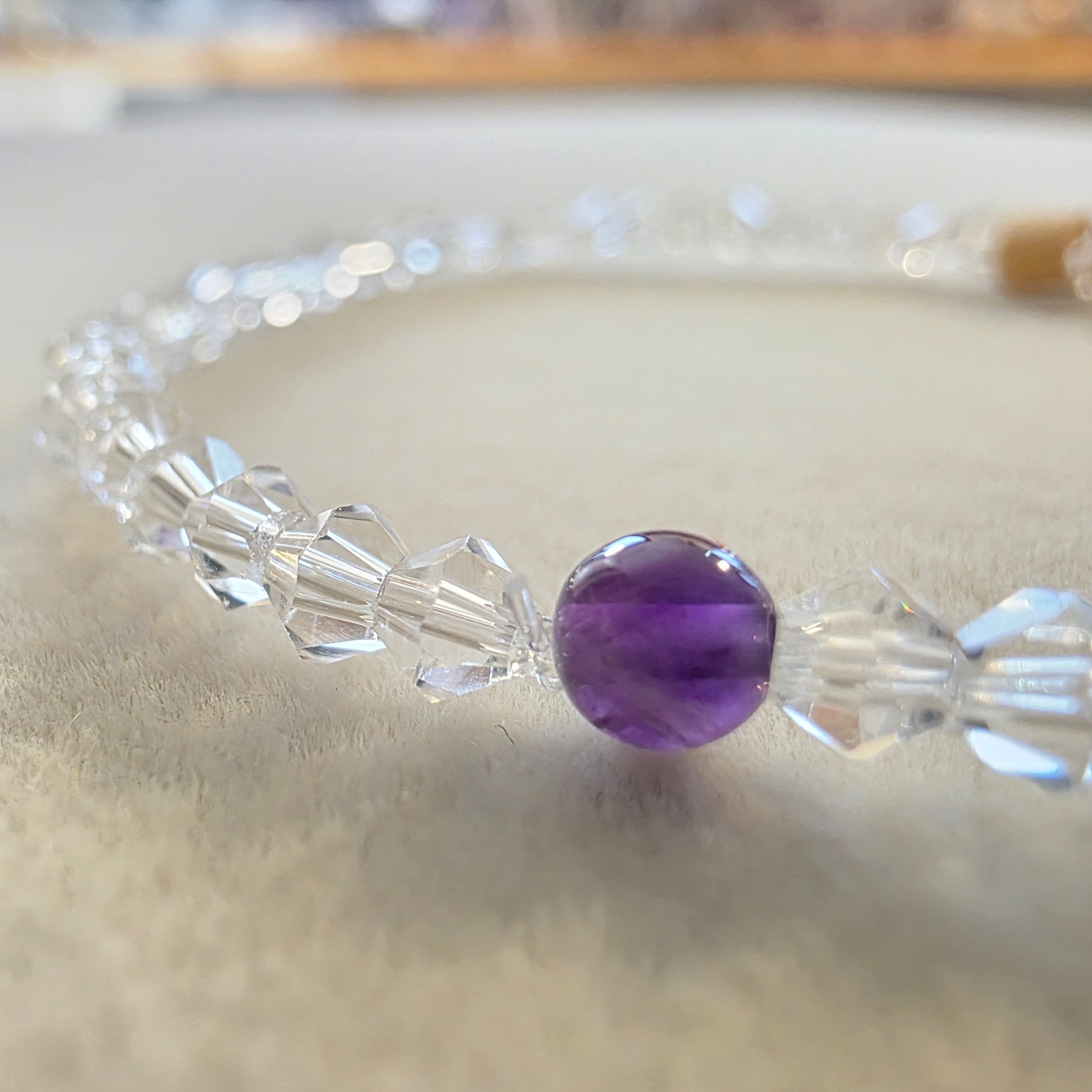 Kristall (facettiert) & Amethyst – handgefertigtes Reiki-Kugelarmband +/- 4 mm