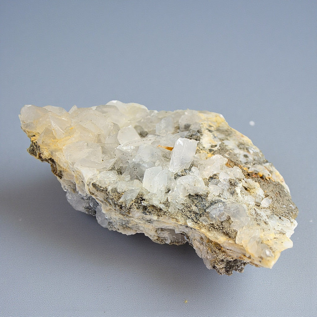 Calcit mit Pyrit 0,174 kg +/- 9x6x2 cm