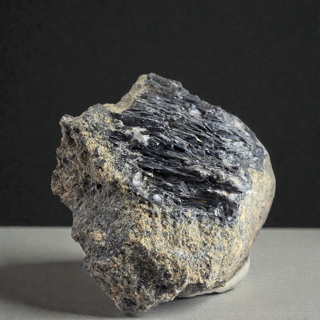 Antimonit 0,16 kg +/- 7x5x6 cm