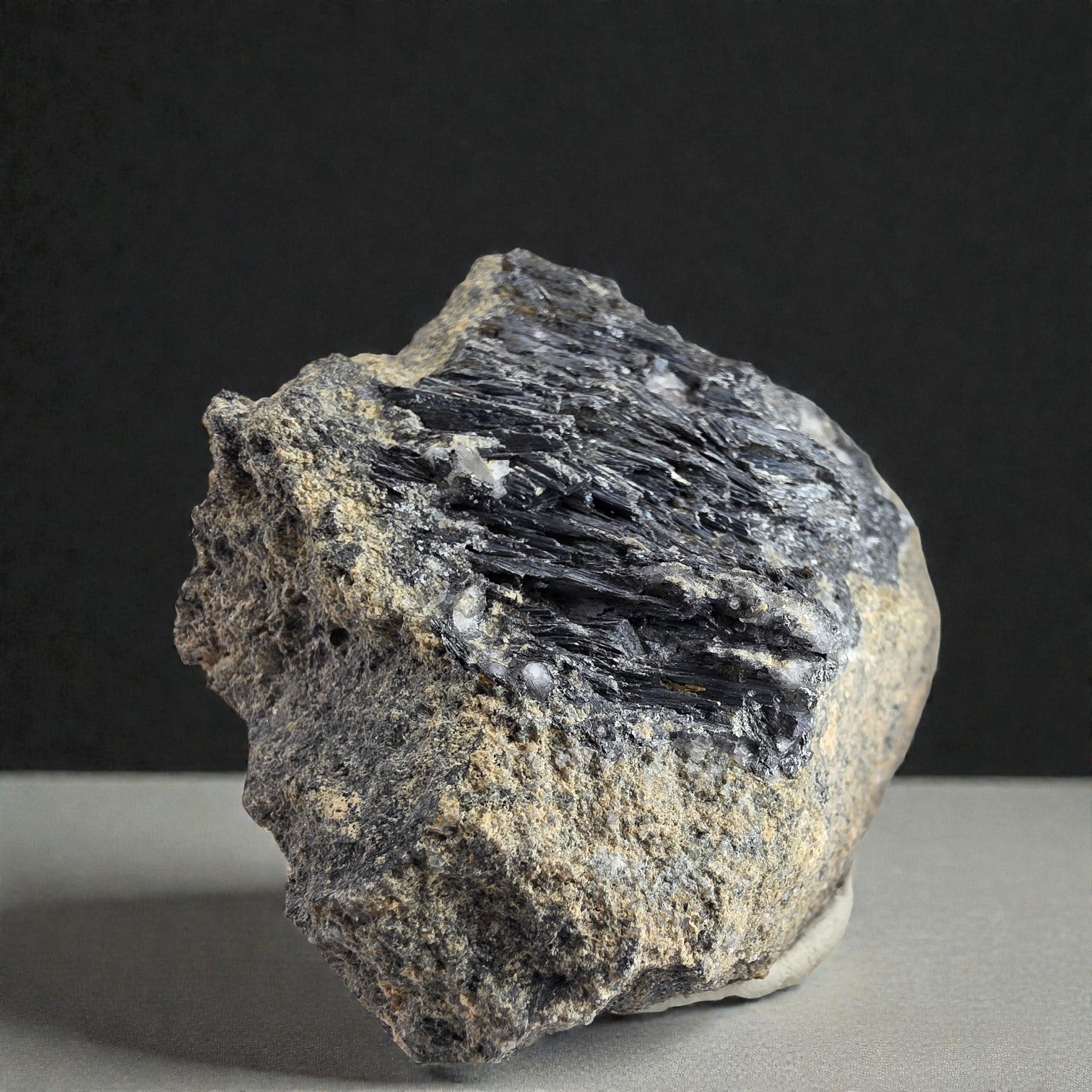 Antimonit 0,16 kg +/- 7x5x6 cm