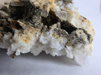Calcit mit Pyrit 0,29 kg +/- 5x5 cm