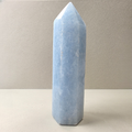 Calcit blau Obelisk 0,84 kg +/- 19x5x5 cm