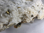 Calcit mit Pyrit 0,29 kg +/- 5x5 cm