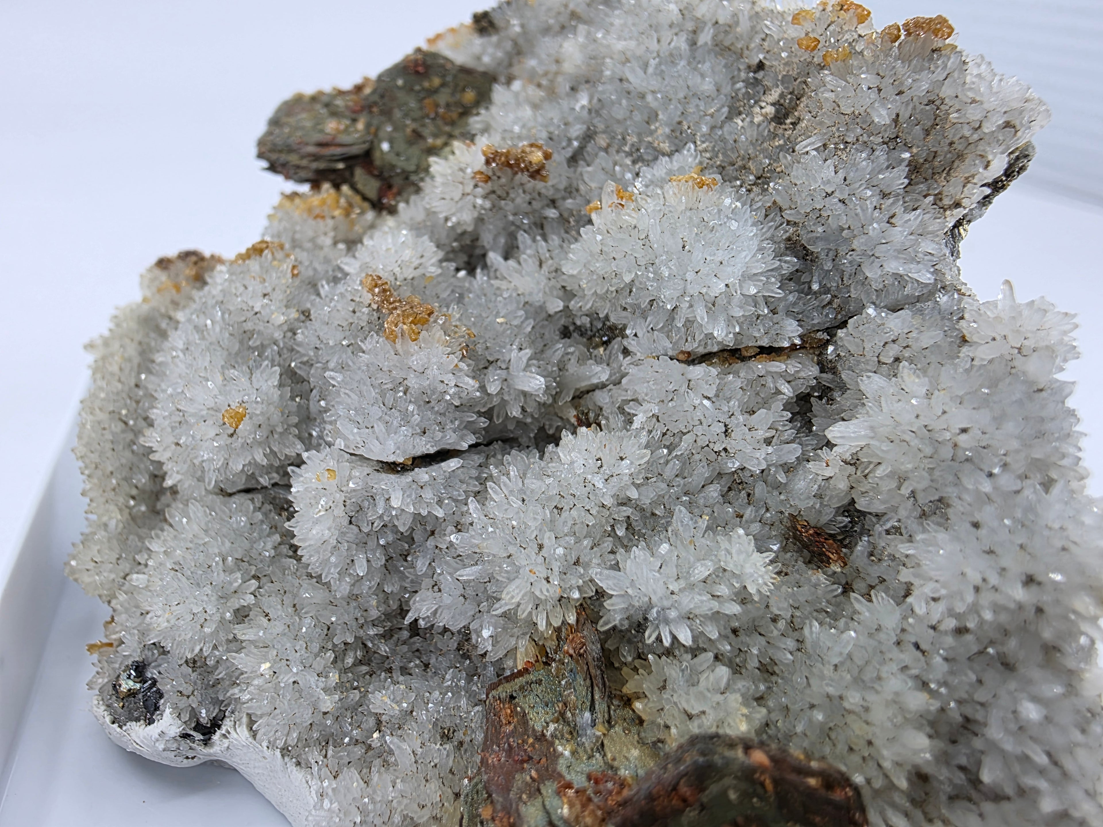 Pyrit mit Pyrrhotin und Quarz 0,13 kg +/- 7x7x2 cm