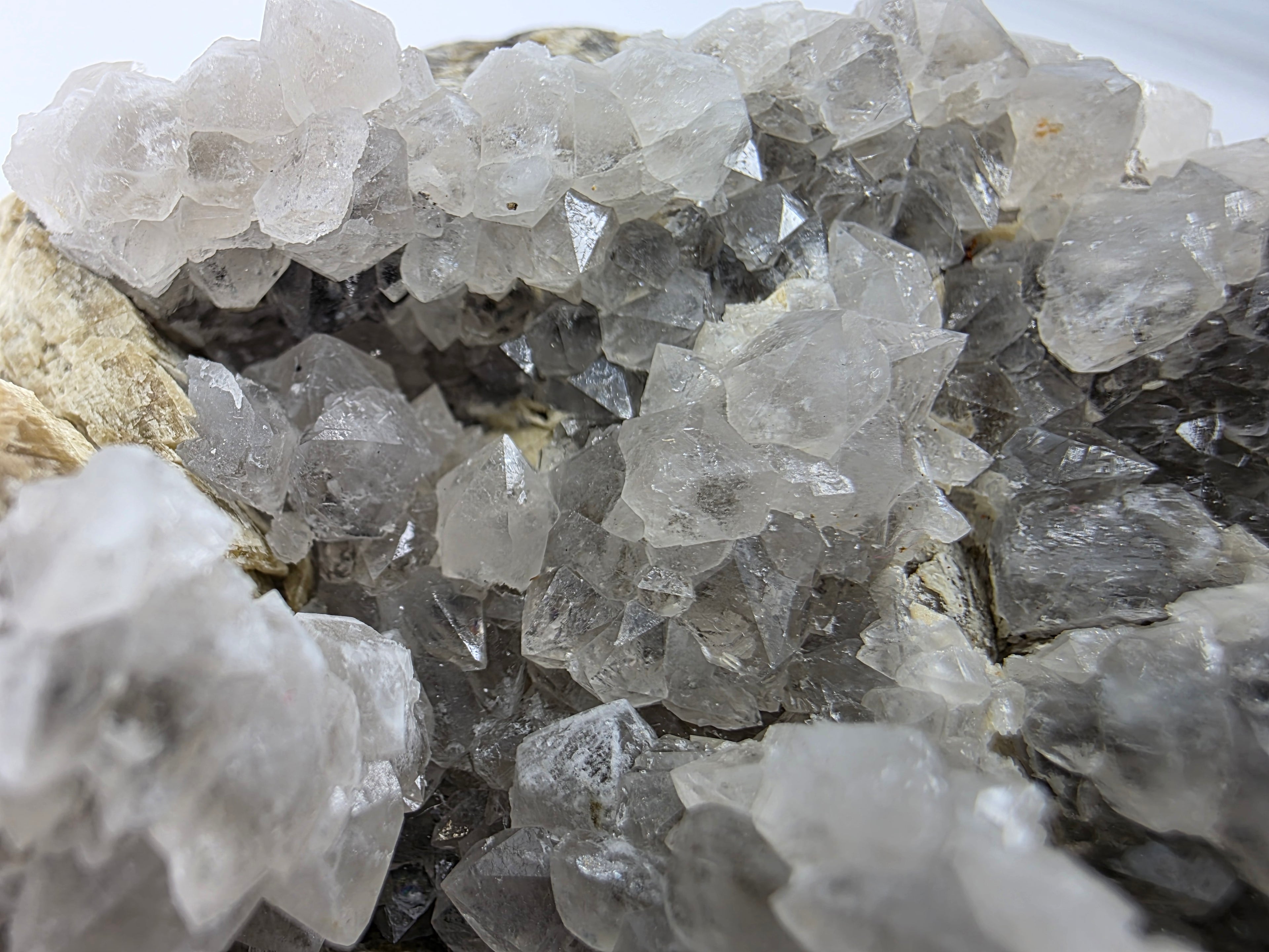 Quarz mit Siderit 0,21 kg +/- 7x6x3 cm