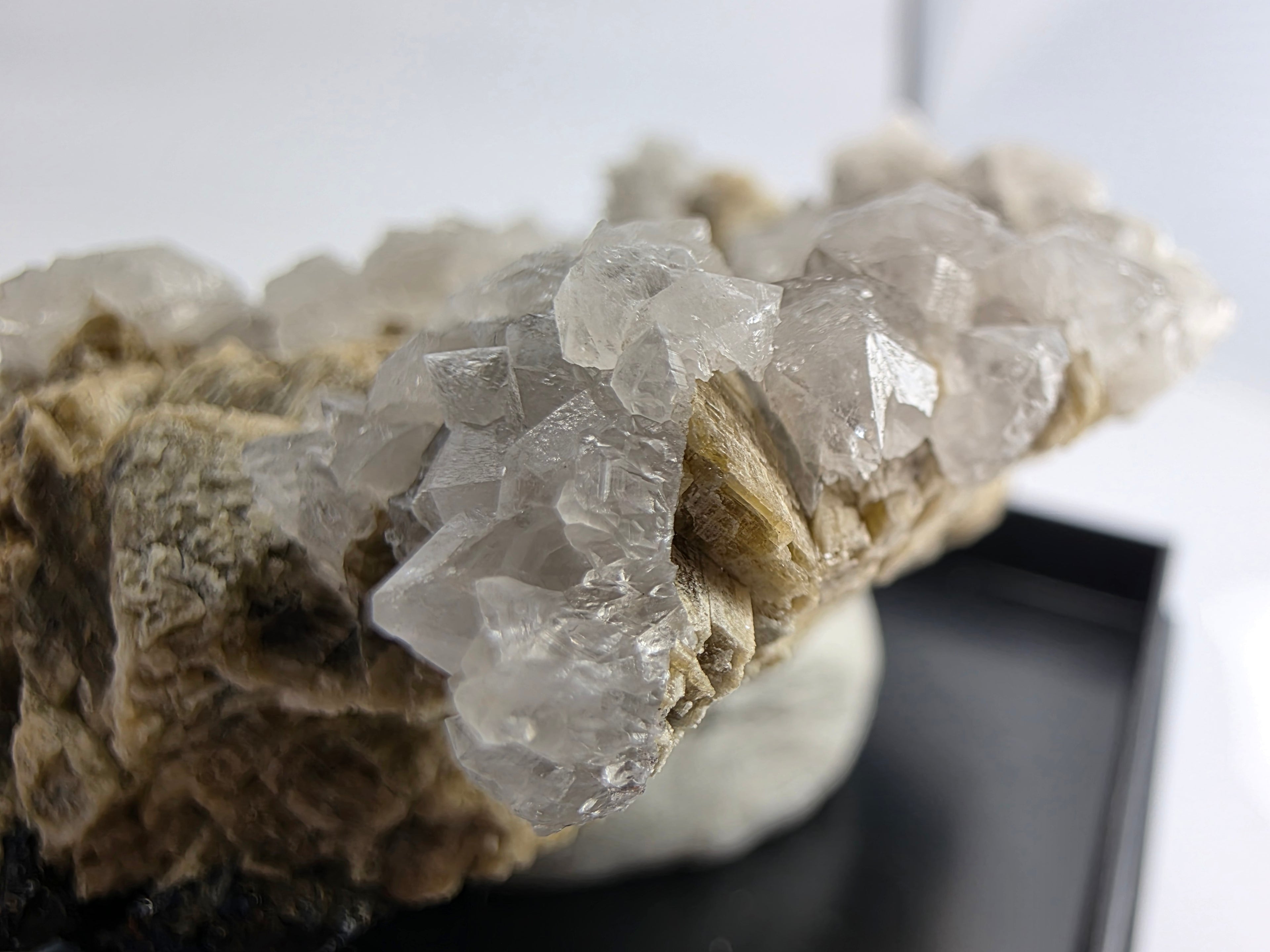 Quarz mit Siderit 0,21 kg +/- 7x6x3 cm