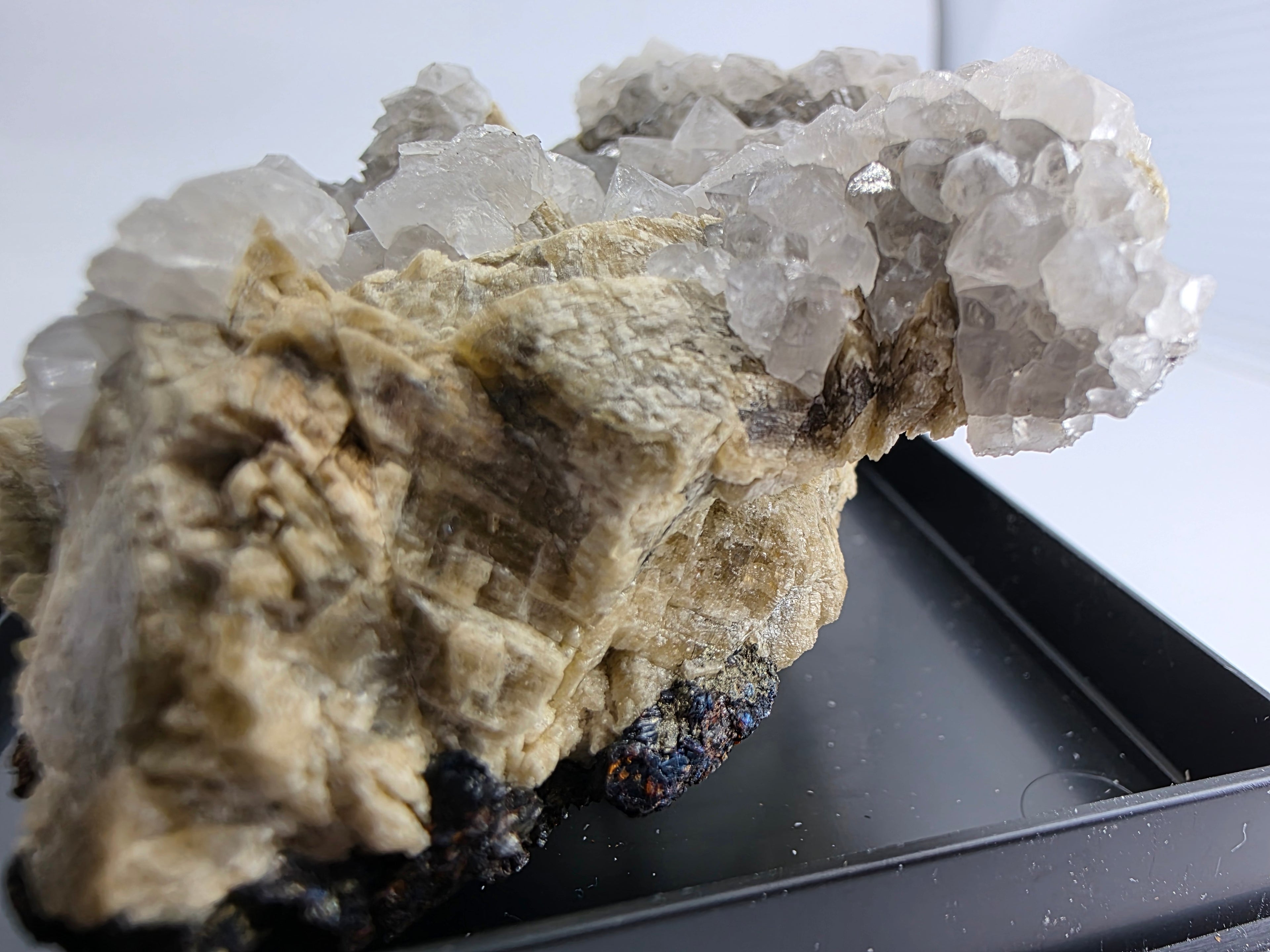 Quarz mit Siderit 0,21 kg +/- 7x6x3 cm