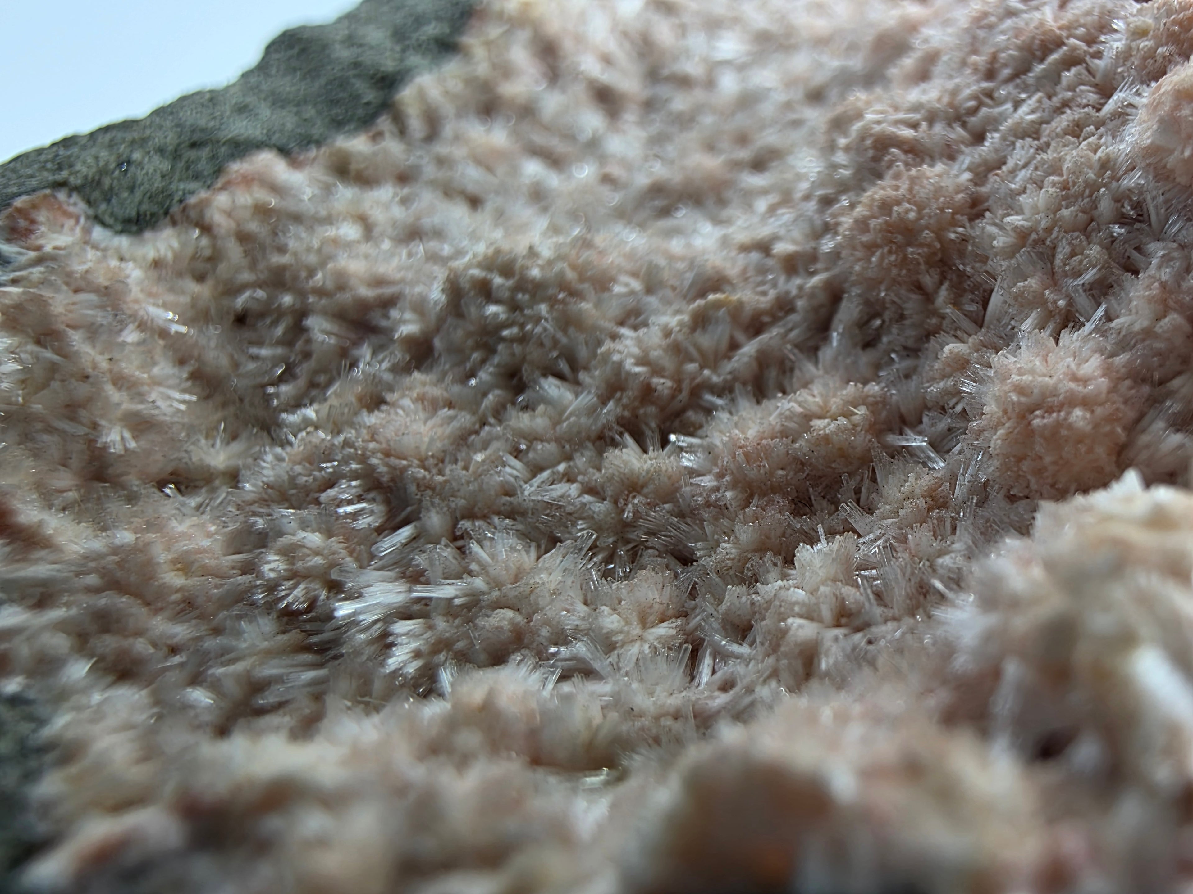 Natrolith-Stufe 0,27 kg +/- 7x7x4 cm