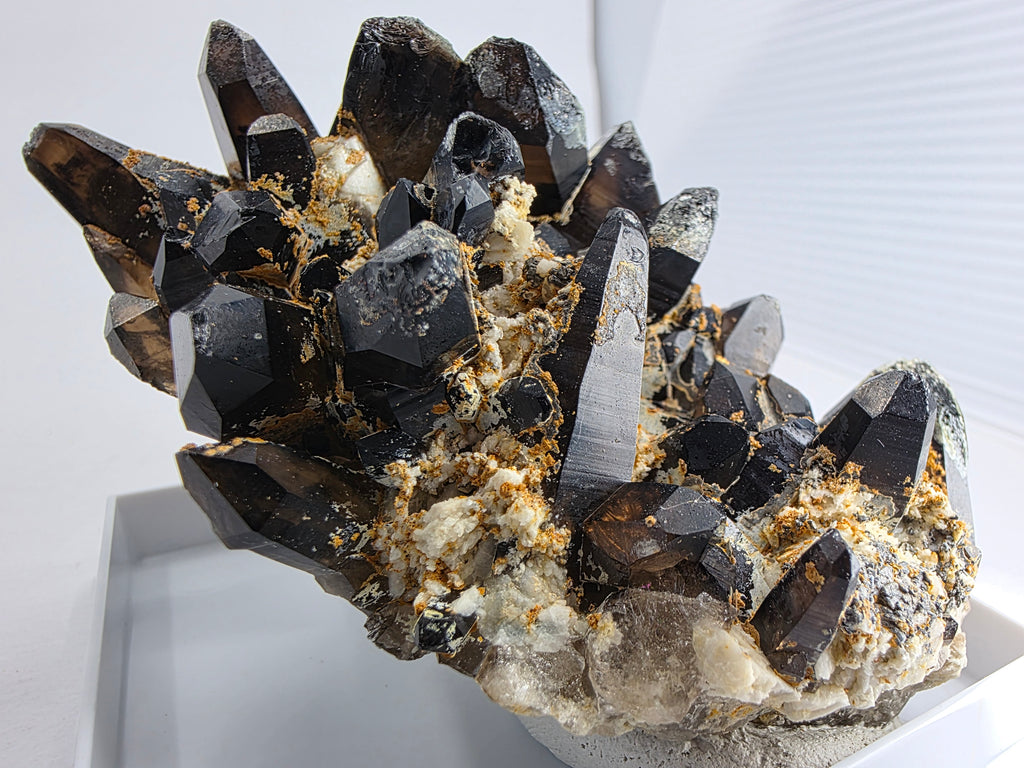 Hyalith mit Rauchquarz 0,22 kg +/- 10x5x5 cm