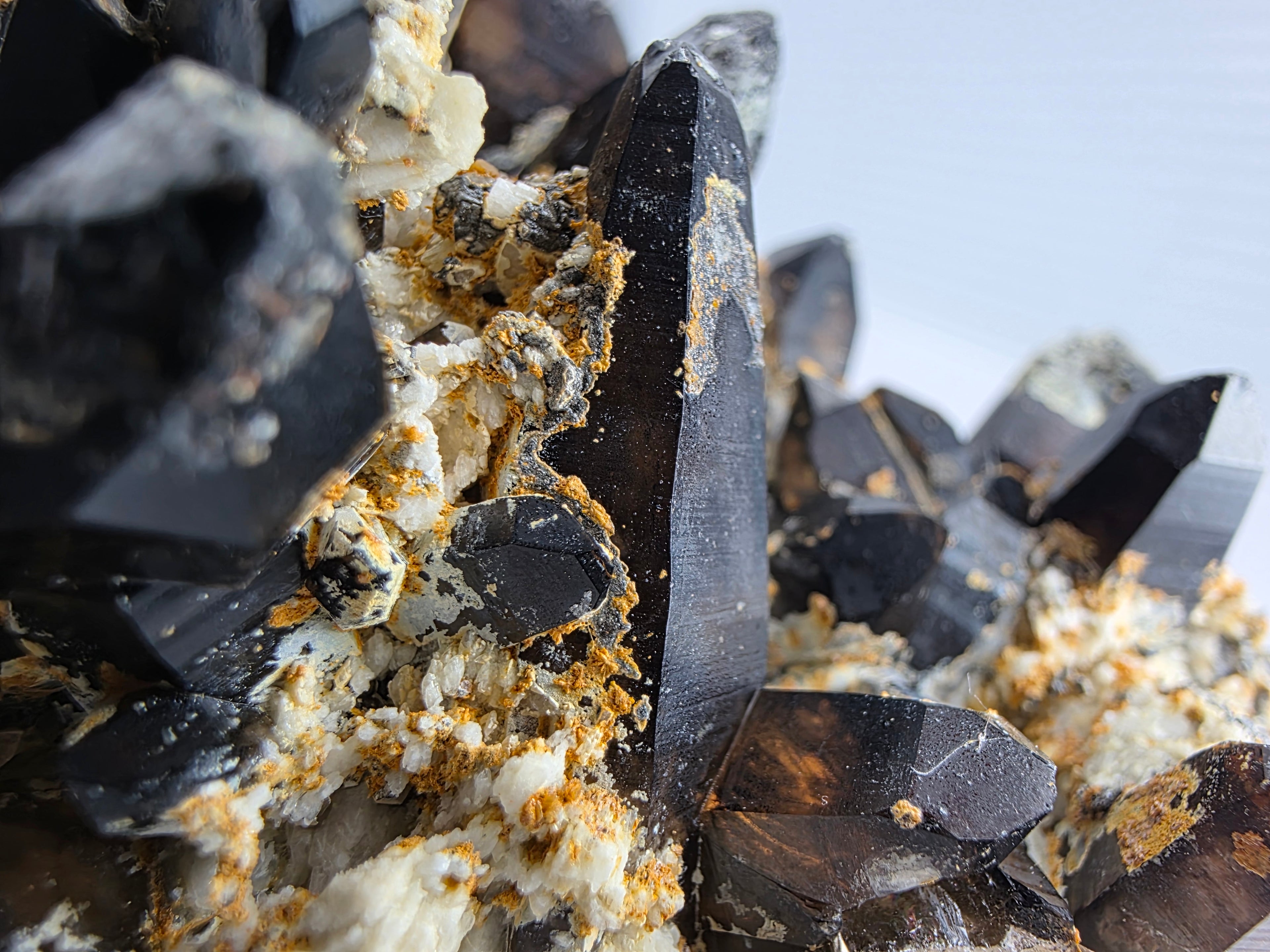 Hyalith mit Rauchquarz 0,22 kg +/- 10x5x5 cm