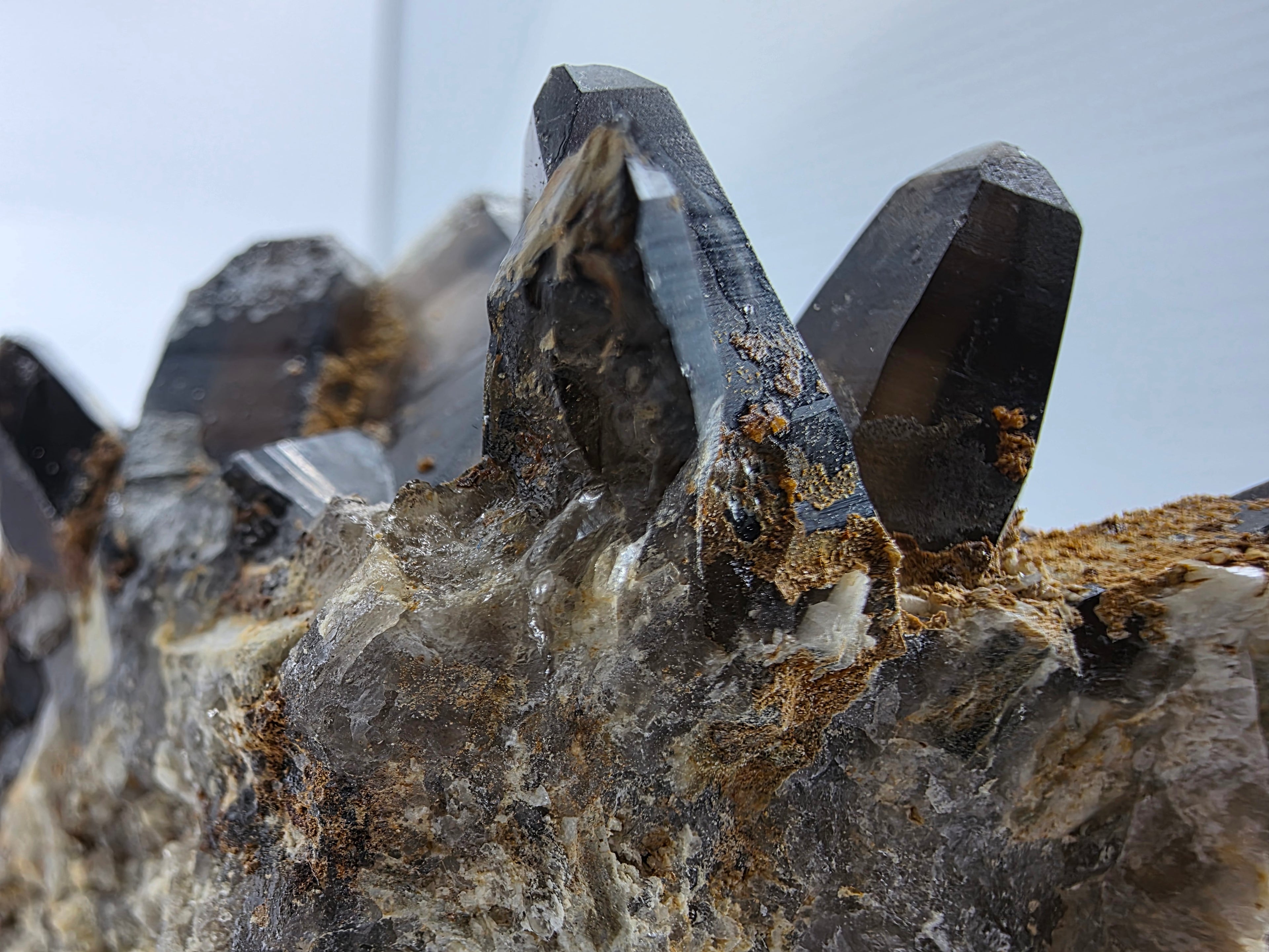 Hyalith mit Rauchquarz 0,22 kg +/- 10x5x5 cm