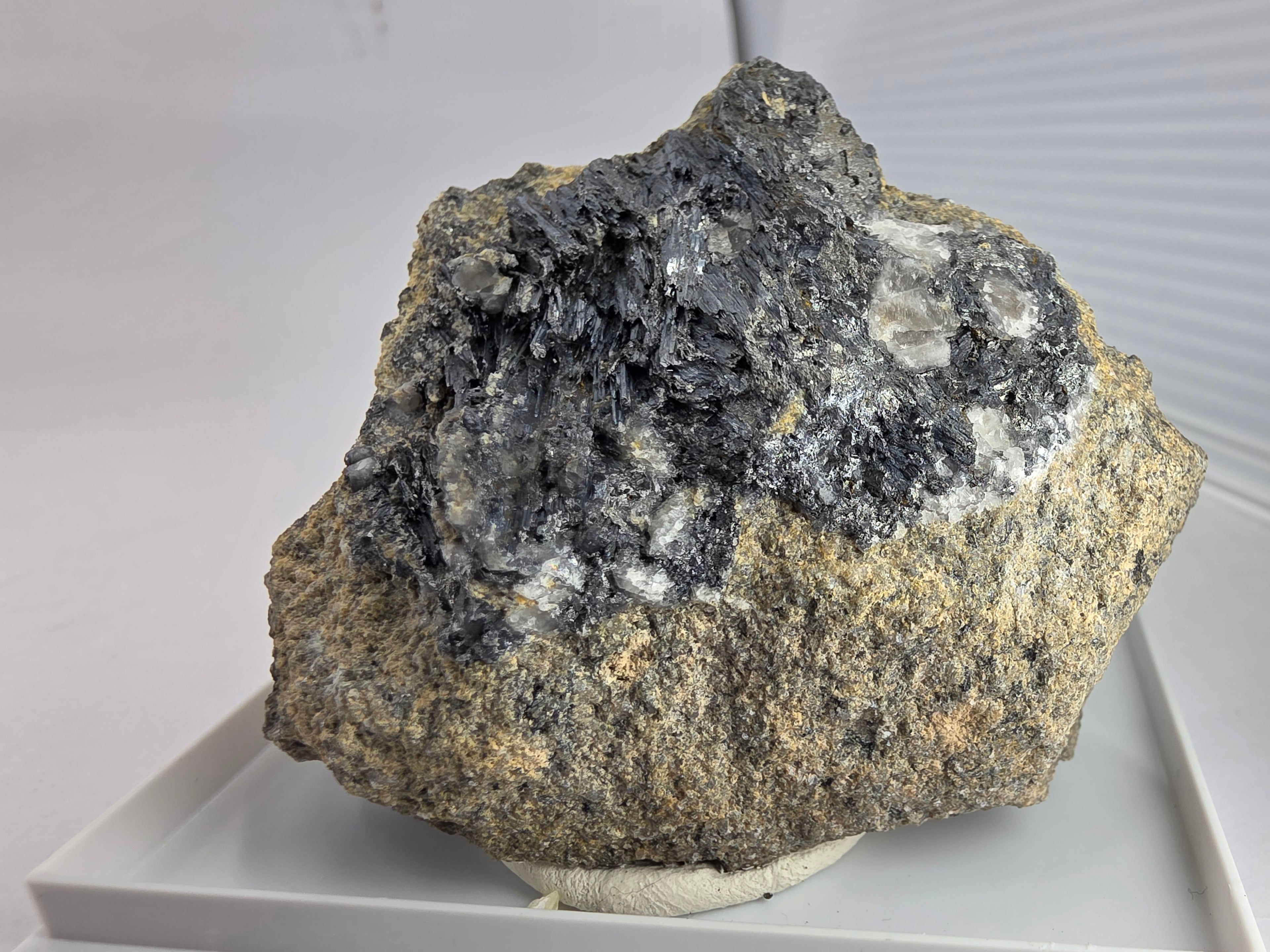 Antimonit 0,16 kg +/- 7x5x6 cm