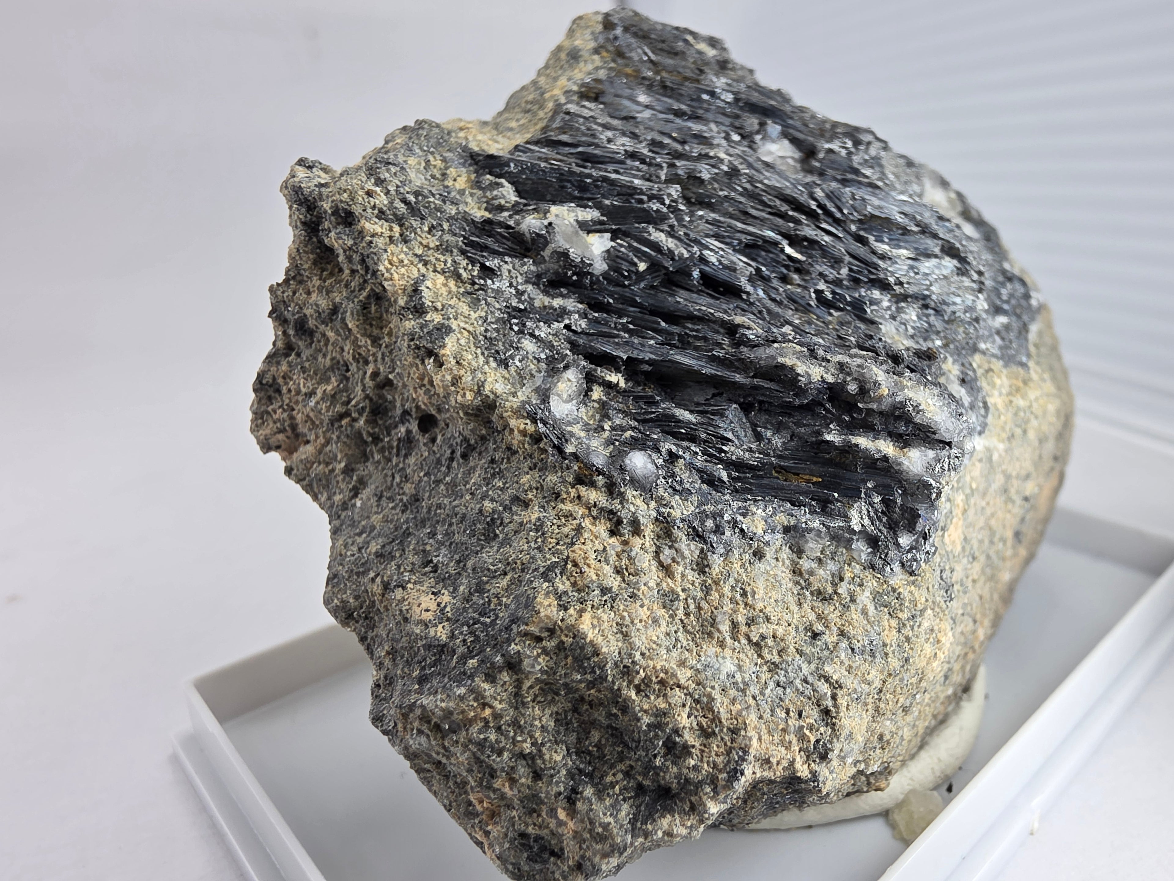 Antimonit 0,16 kg +/- 7x5x6 cm