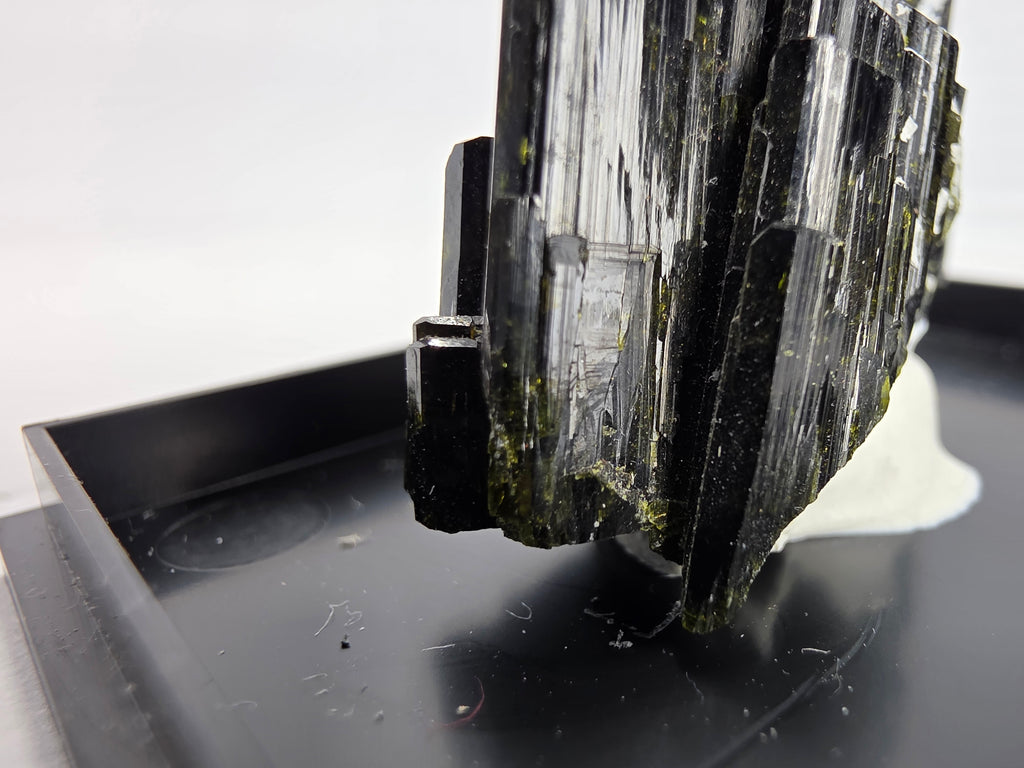 Epidot 0,023 kg +/- 3x1x2 cm