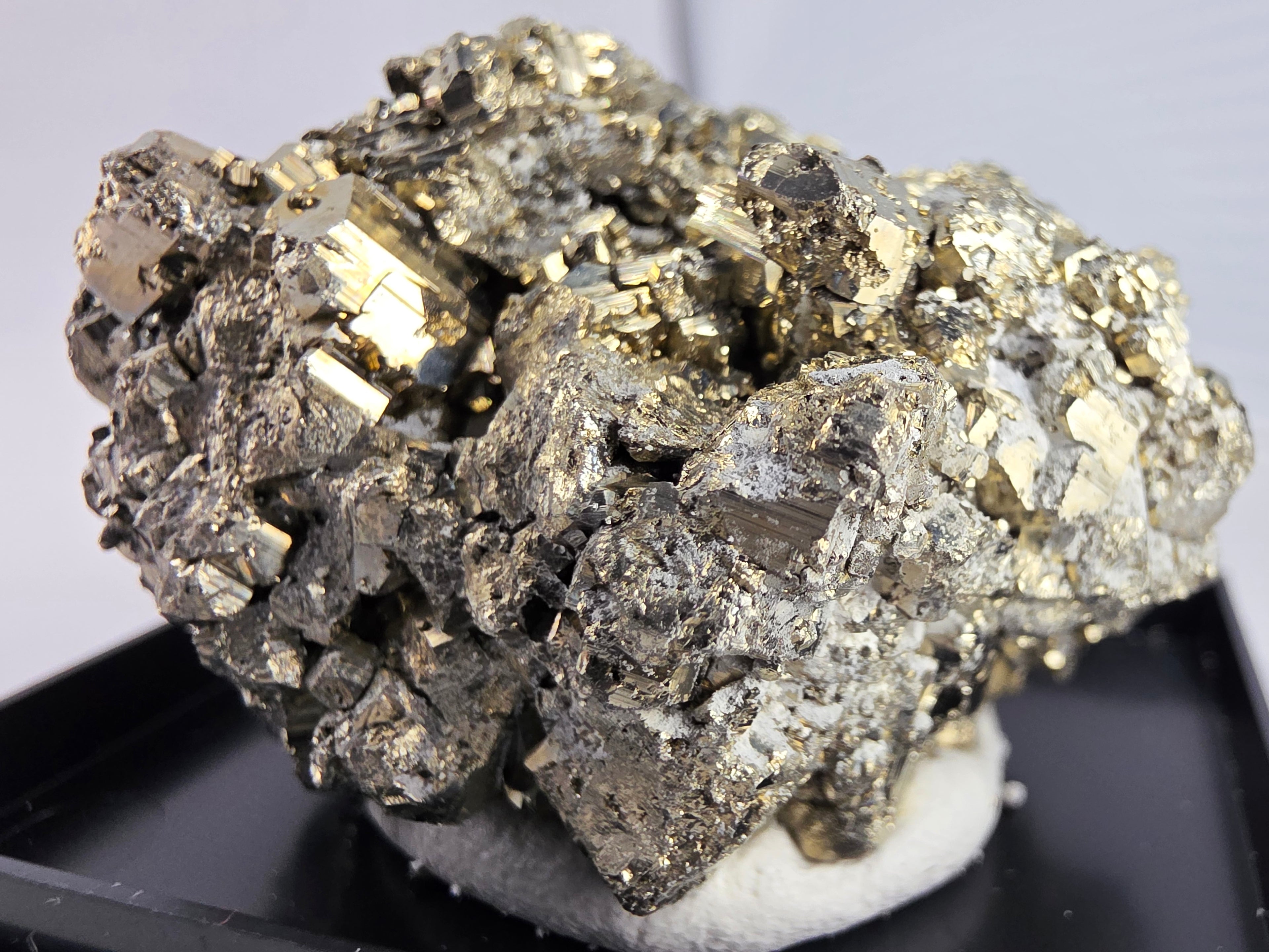 Pyrit (Schwefelkies, „Katzengold“) 0,09 kg +/- 5x3x2 cm
