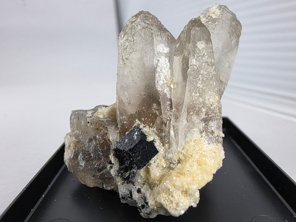 Hyalith mit Rauchquarz 0,03 kg +/- 3x3x3 cm
