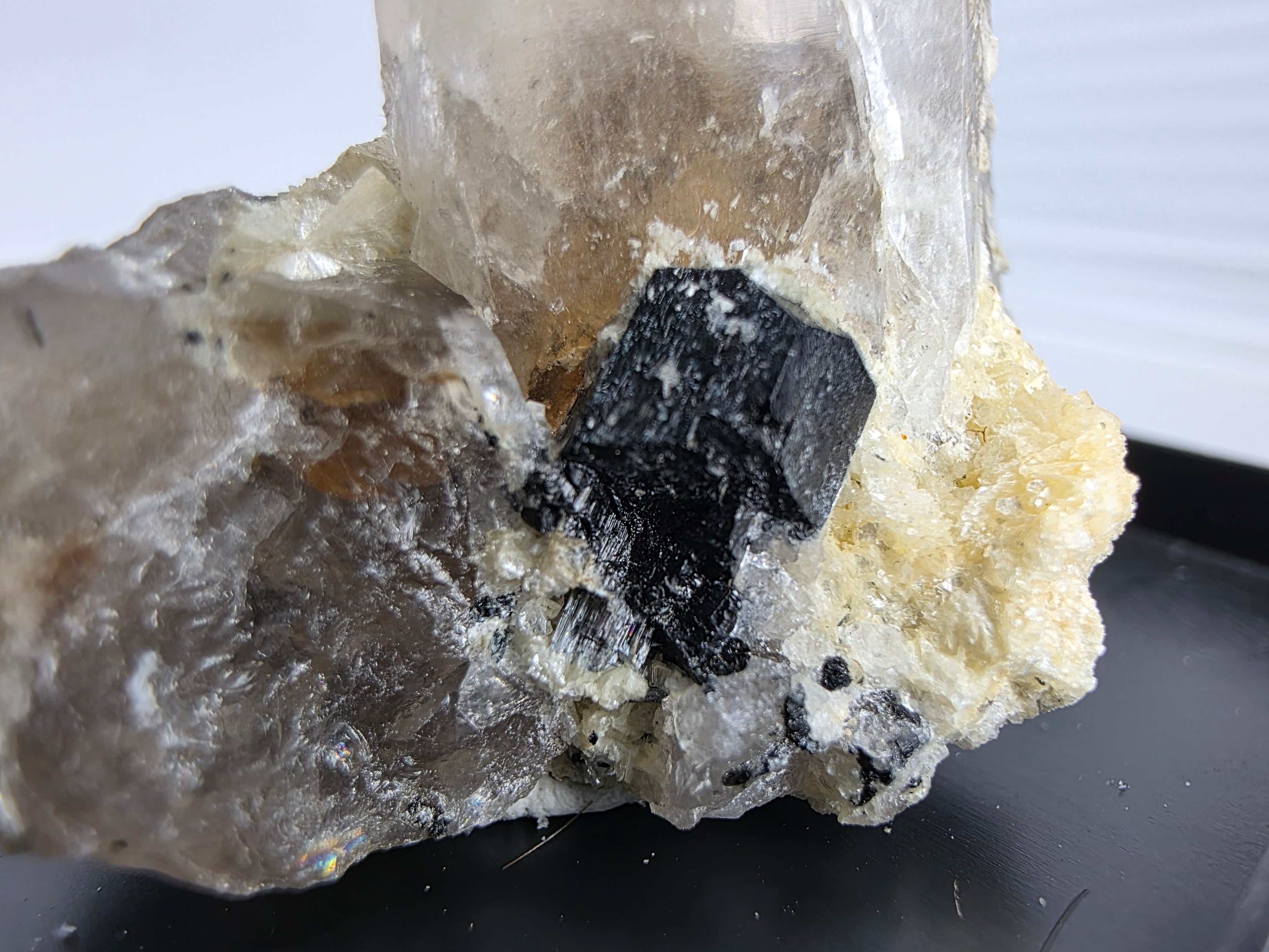 Hyalith mit Rauchquarz 0,03 kg +/- 3x3x3 cm