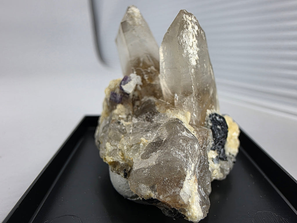 Hyalith mit Rauchquarz 0,03 kg +/- 3x3x3 cm