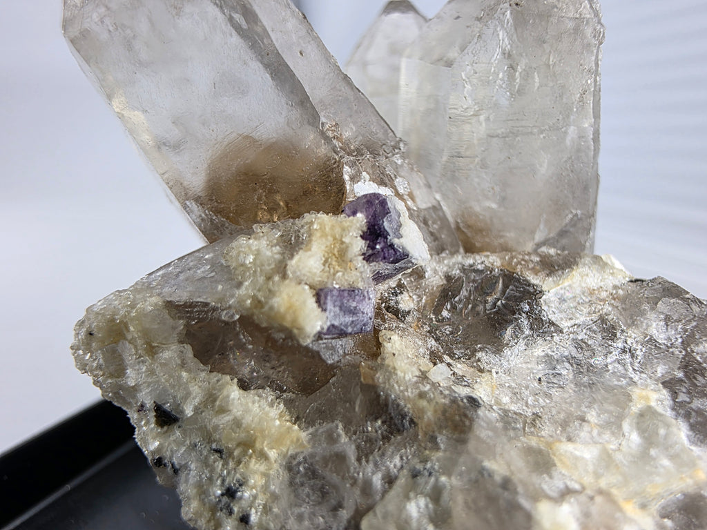Hyalith mit Rauchquarz 0,03 kg +/- 3x3x3 cm