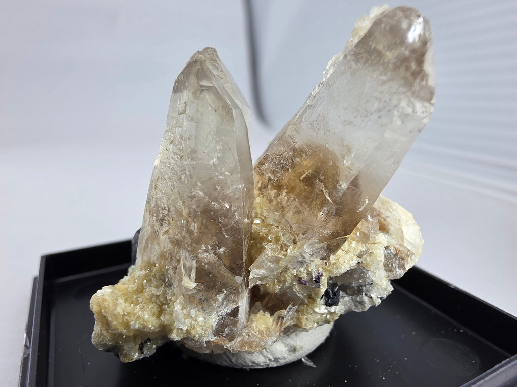 Hyalith mit Rauchquarz 0,03 kg +/- 3x3x3 cm