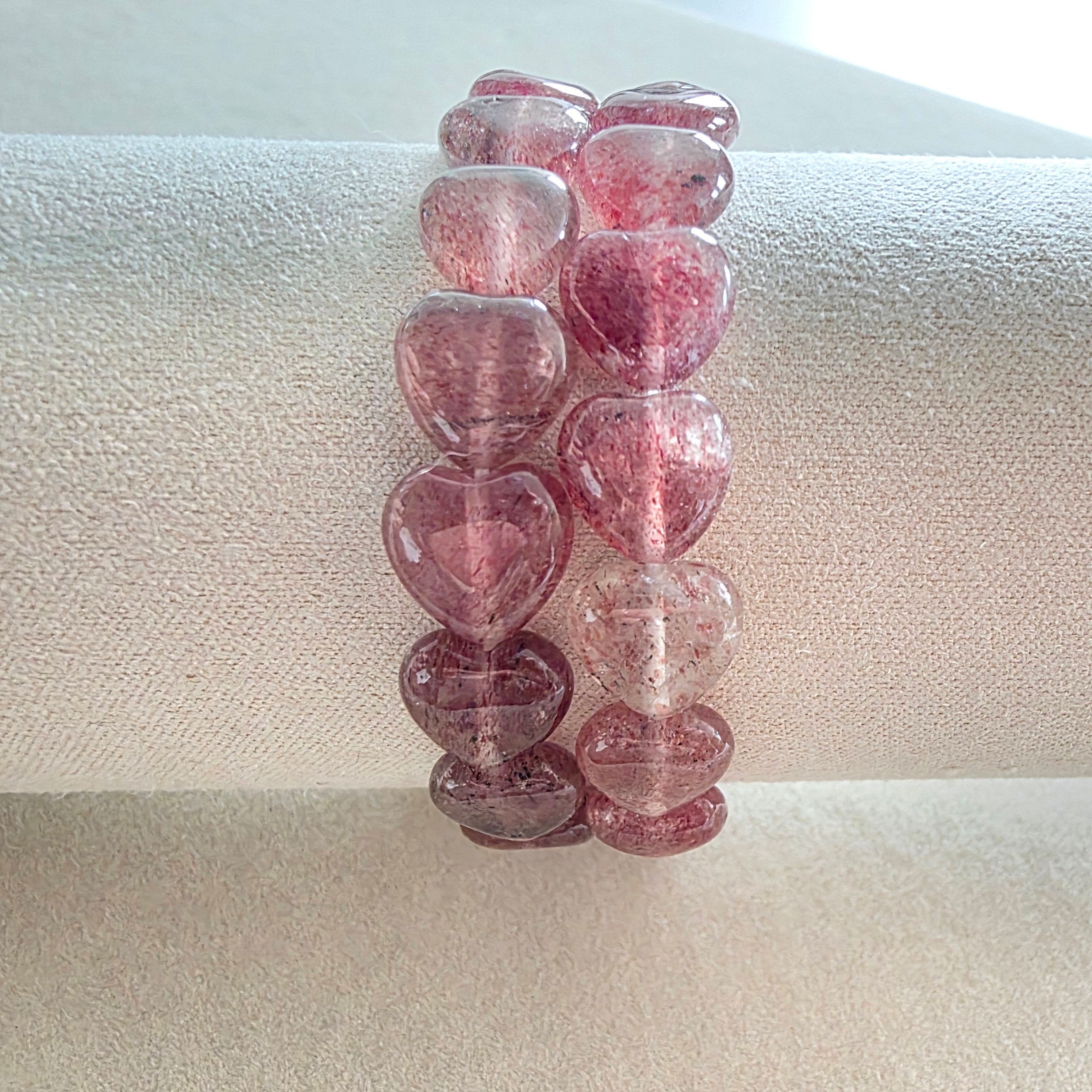 Erdbeerquarz Herzarmband 10 mm