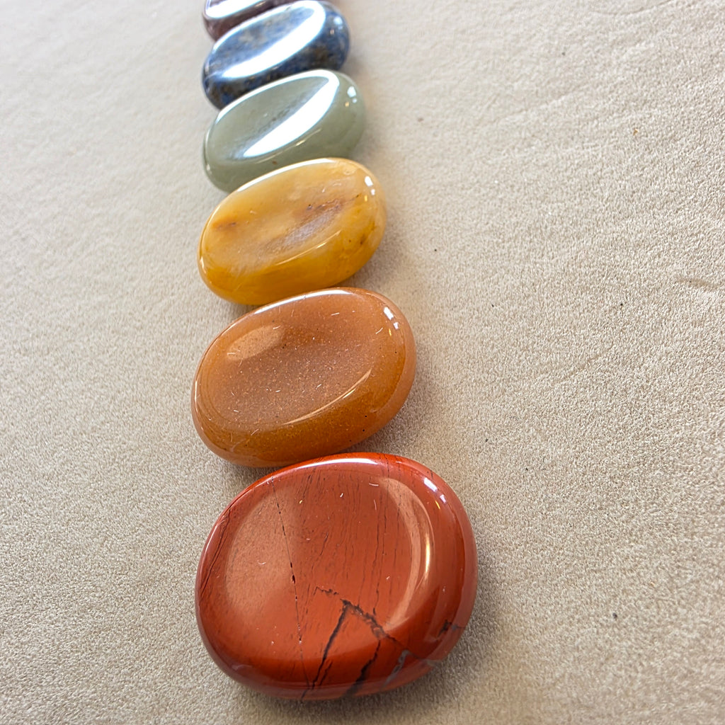 Yogi & Yogini Naturals – Set 7 Chakra Sorgensteine (Taschenformat) – ca. 2 cm