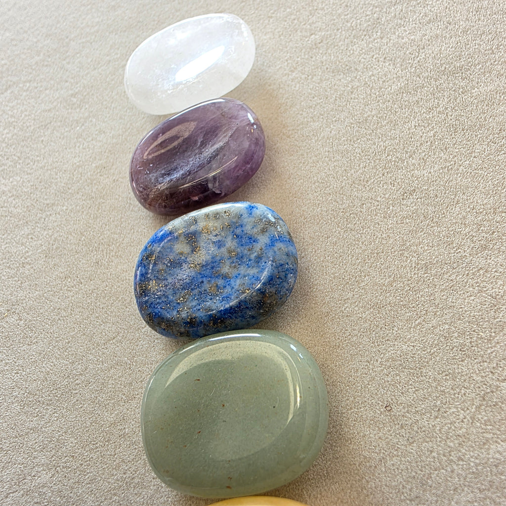 Yogi & Yogini Naturals – Set 7 Chakra Sorgensteine (Taschenformat) – ca. 2 cm